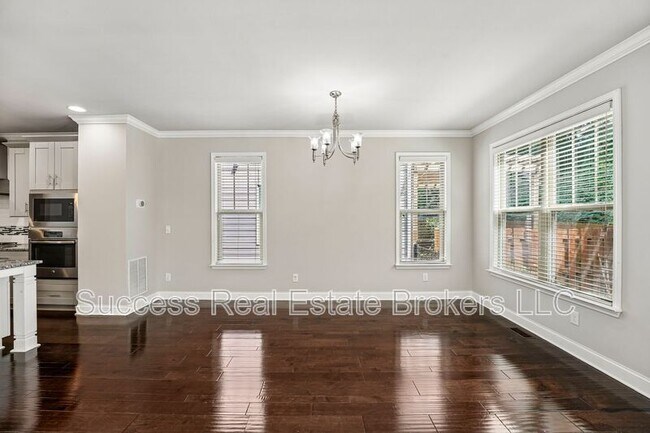 Building Photo - 1231 Ridenour Ln