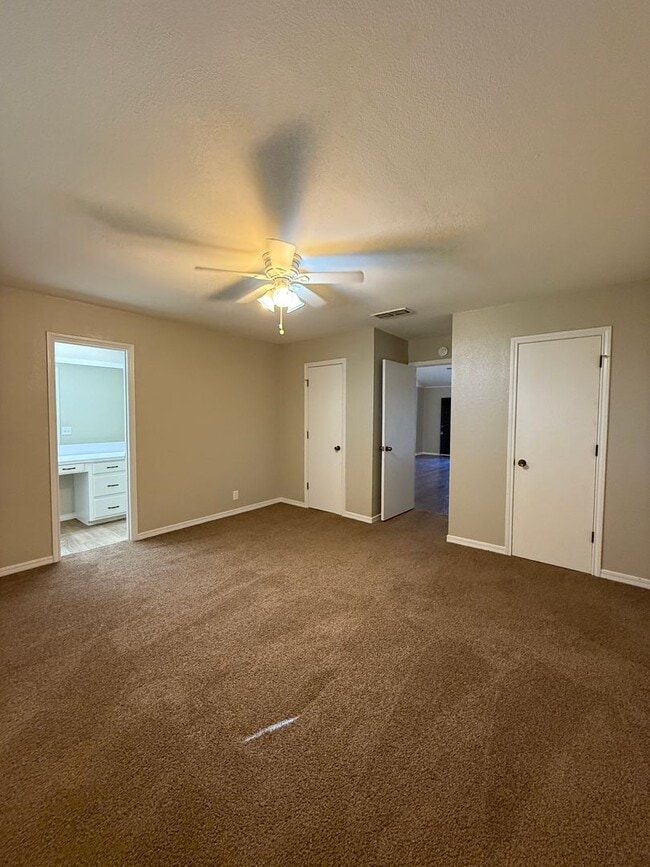 Building Photo - 3 Bedroom 2 bath in Faith Village