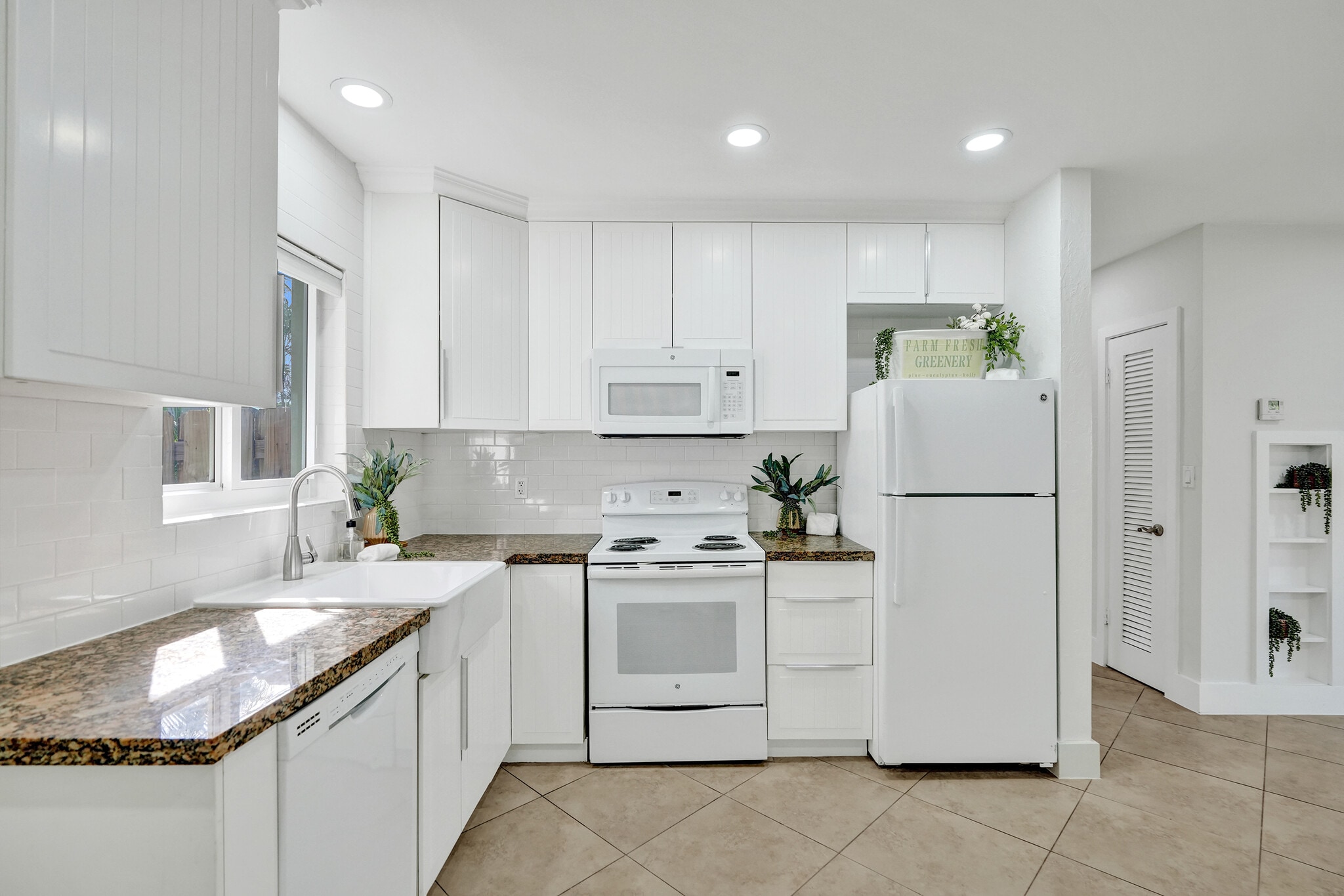 Building Photo - 3033 NE 20th Ter