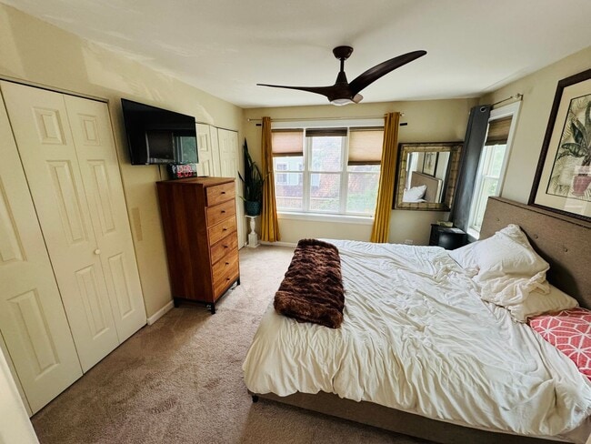 Building Photo - Spacious 3 Bedroom Townhouse