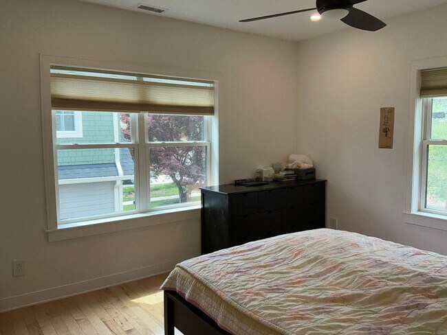 Building Photo - Fully remodeled 4BR 2.5BA colonial in 4 corners area of Silver Spring