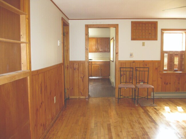 Building Photo - 17 Elm St