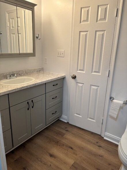 Building Photo - 3704 Pine Knoll Dr