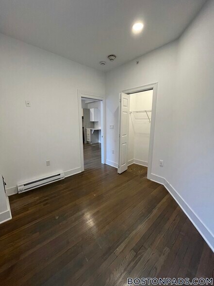 Building Photo - 11 Queensberry St