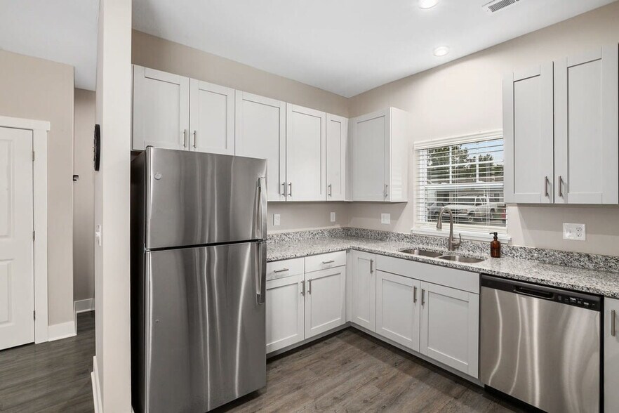 Building Photo - 5859 Zinfandel Ave