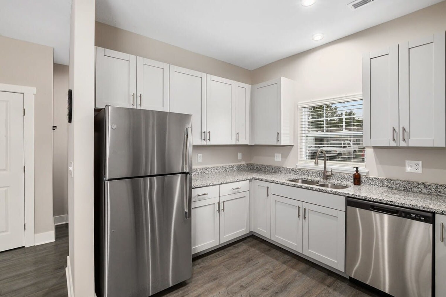 Building Photo - 5883 Cabernet Ave