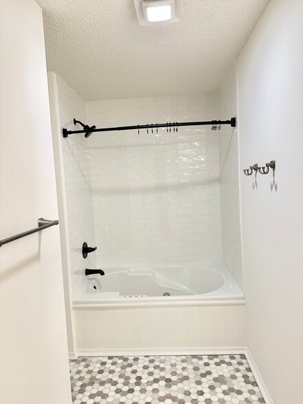 Building Photo - 8621 Flagstone Way