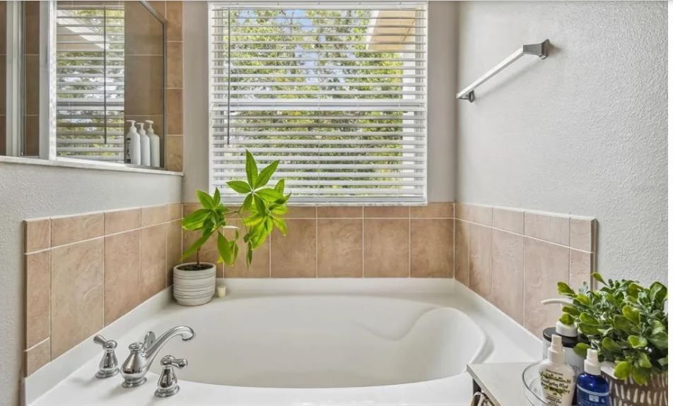 Building Photo - 2403 Hassonite St