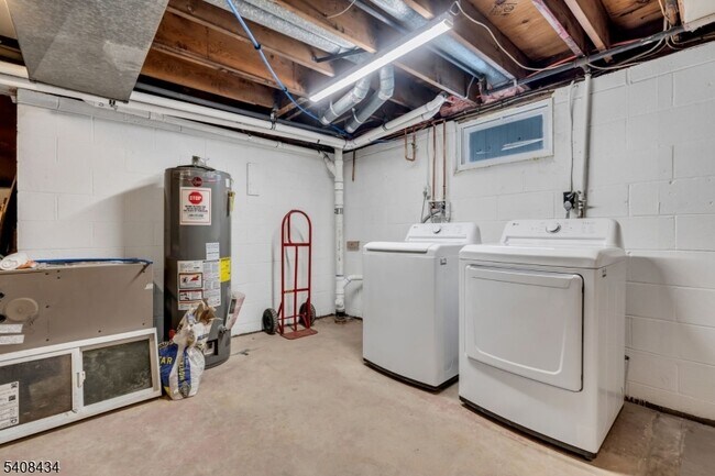 Building Photo - 417 Highland Pl