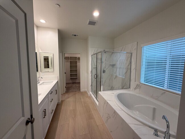 Building Photo - Beautiful New Build! MOVE IN SPECIAL