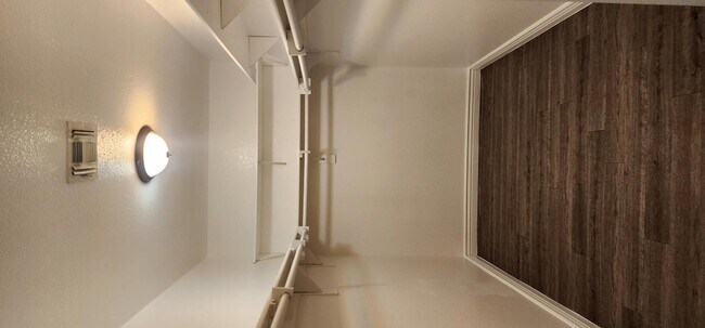 Building Photo - 9124 W Elm St