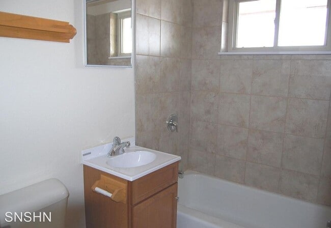 Building Photo - 822 N 25th St