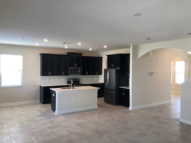 Building Photo - Just Listed!  3/2.5 Located In Beautiful P...