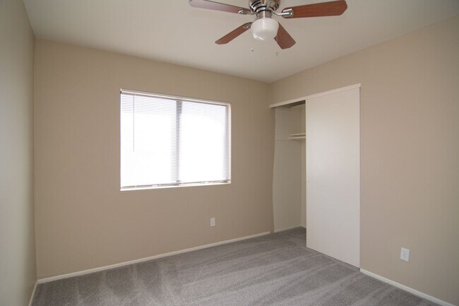 Building Photo - Updated 3 Bedroom 2 Bath Home! Southwest Tucson Location!