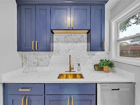 Building Photo - 901 Lasser Dr