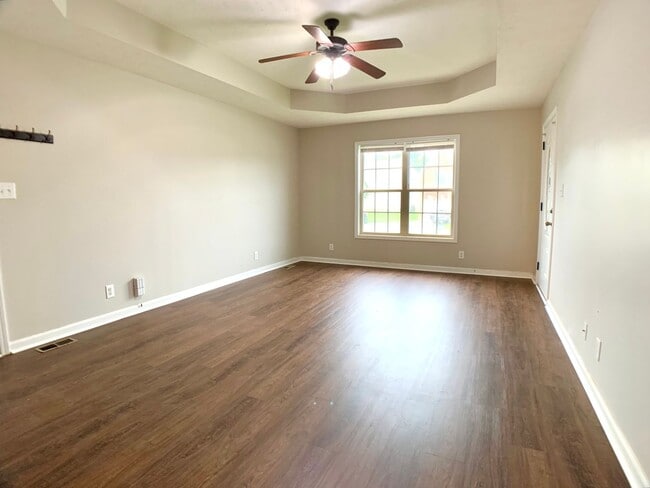 Building Photo - 685 Foxfield Dr
