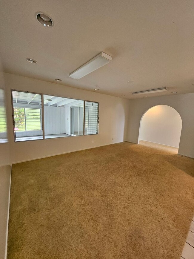 Building Photo - Beautiful 4 Bedroom 2 Bath House