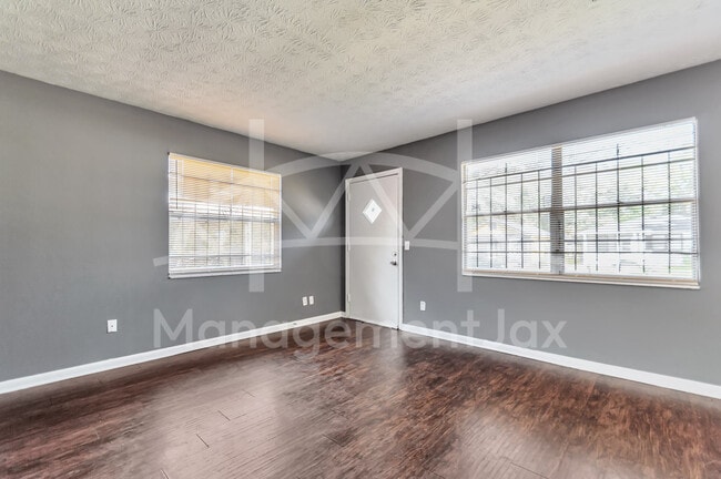 Building Photo - 1130 W 21st St