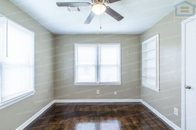 Building Photo - 2206 NW 19th St