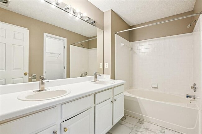 Building Photo - 1726 Taynton Cir