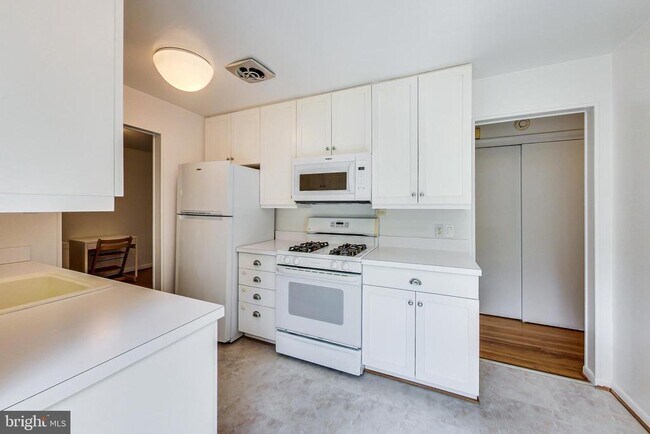 Building Photo - 6515 E Halbert Rd