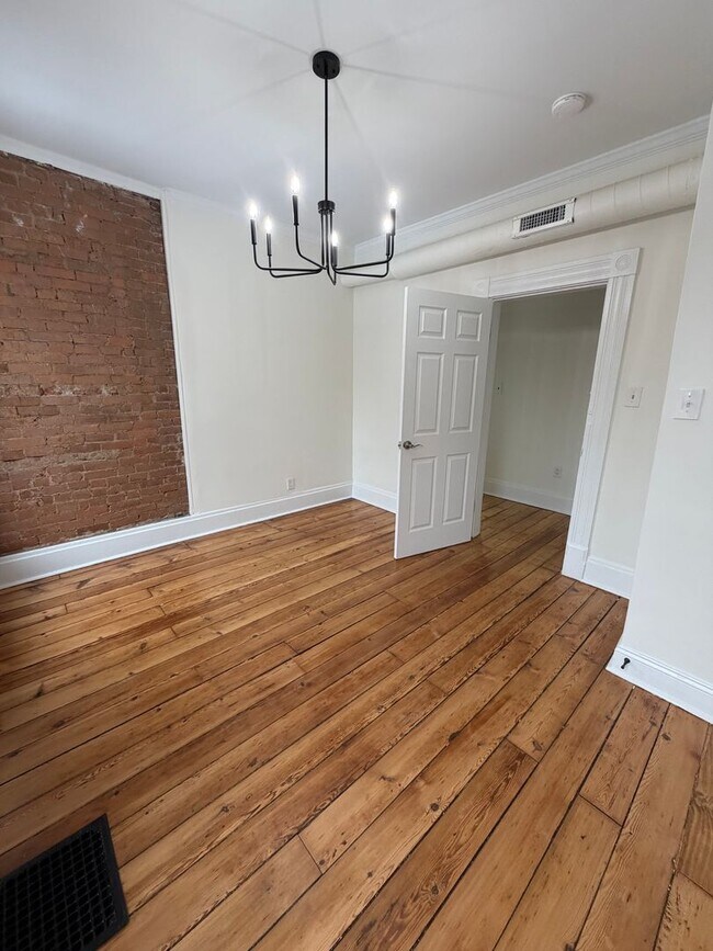 Building Photo - Fully Renovated 3BR/1.5 Bath in Olde Towne East!