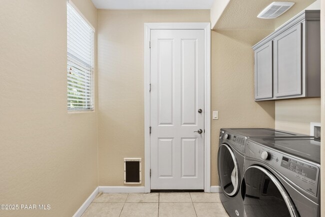 Building Photo - 2416 Alberta Way