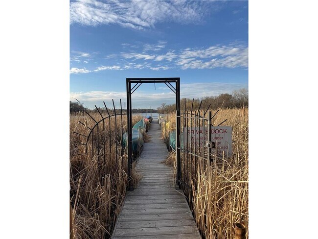 Building Photo - 1304 W Medicine Lake Dr