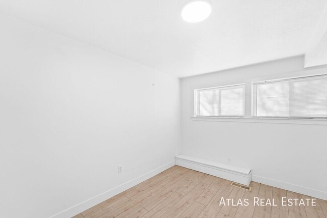 Building Photo - Charming 2-Bedroom Apartment in the Heart ...