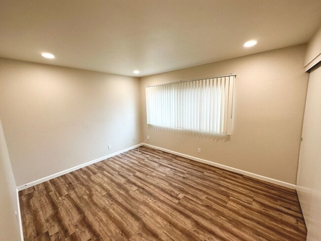 Building Photo - 9906 Buena Vista Dr