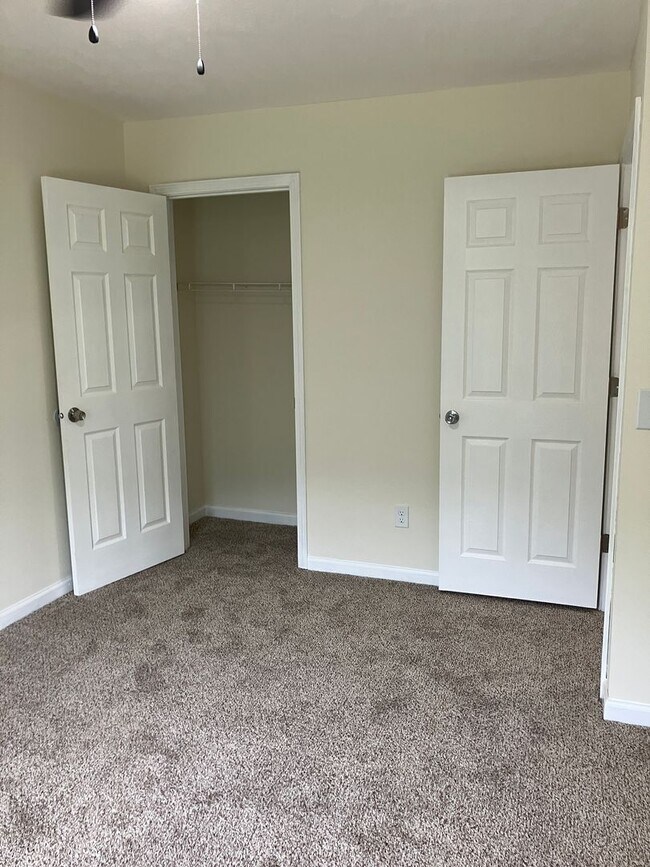 Building Photo - Townhome - 2 Bedroom & 1.5 Bath at Troy Cr...