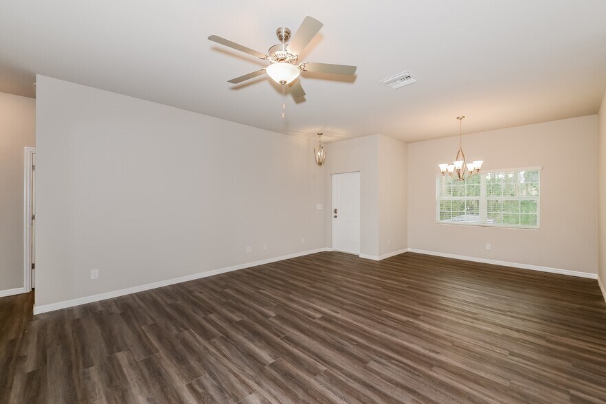 Building Photo - 216 Prineville St