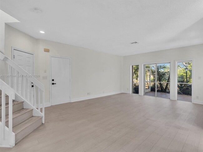 Building Photo - 11407 Lakeview Dr