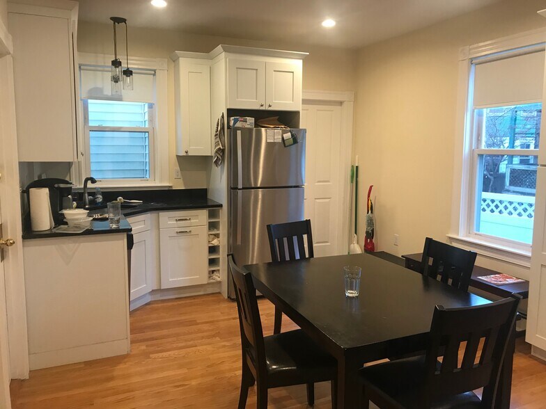 Building Photo - 48 Chester Ave