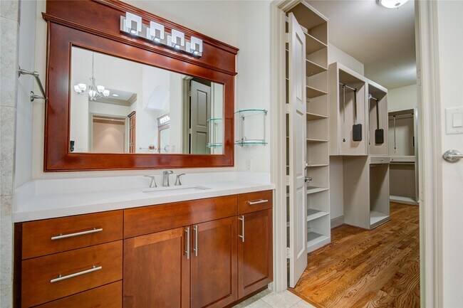 Building Photo - 5346 Val Verde St