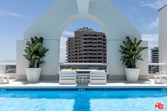 Building Photo - 10520 Wilshire Blvd