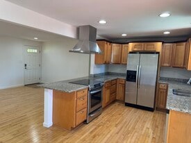 Building Photo - 2829 Larch Way