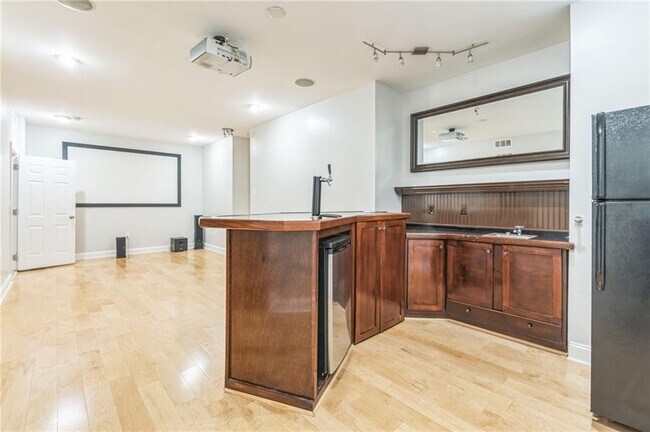 Building Photo - 242 16th St NW