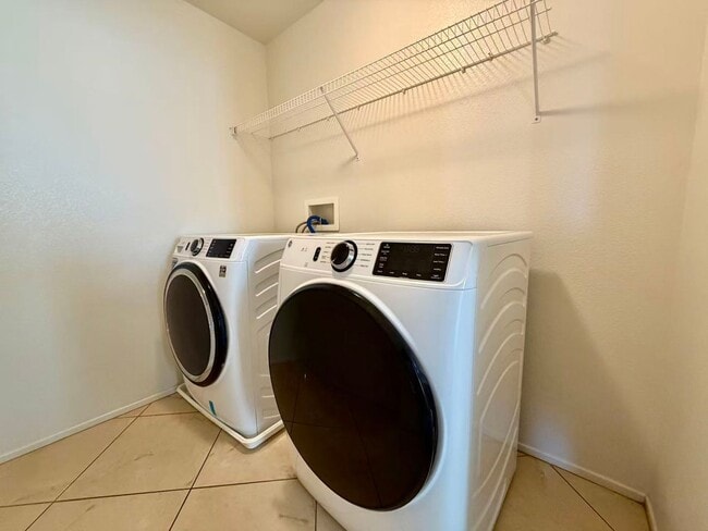 Building Photo - Beautiful 5 bedroom House