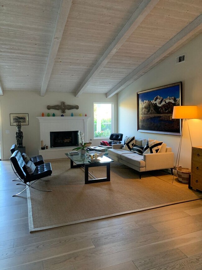 Building Photo - Beautiful Home in Gated Community