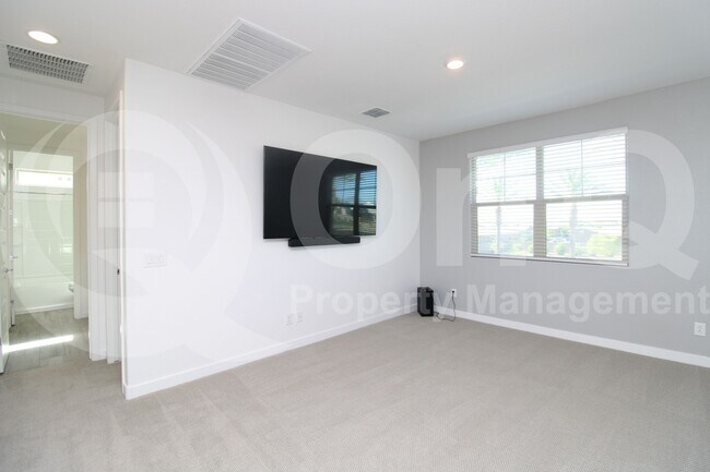 Building Photo - 9928 E Tahoe Ave
