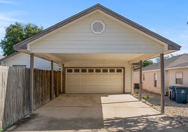 Building Photo - 2214 Olympia Dr