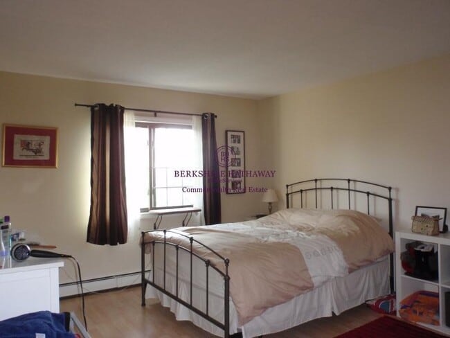 Building Photo - 474 Broadway