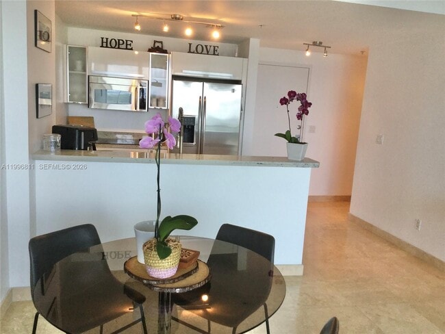 Building Photo - 601 NE 36th St