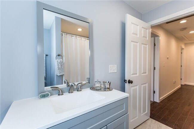 Building Photo - ****Providence – Eastside/Fox Point Single Family - $2,550****