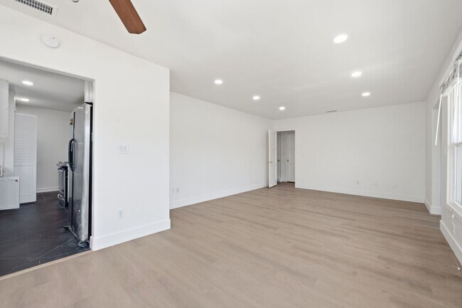 Building Photo - 6204 Mary Ln Dr