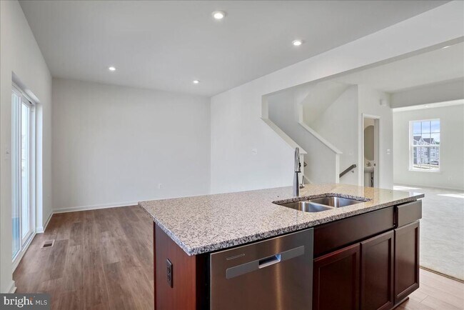 Building Photo - 64 Stafford Pl