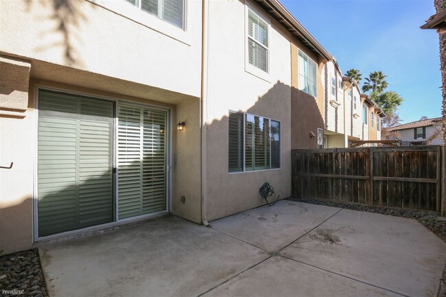 Building Photo - 3 br, 2.5 bath Condo - 30345 Buccaneer Bay #D