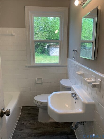 Building Photo - 4202 Thomas Dr