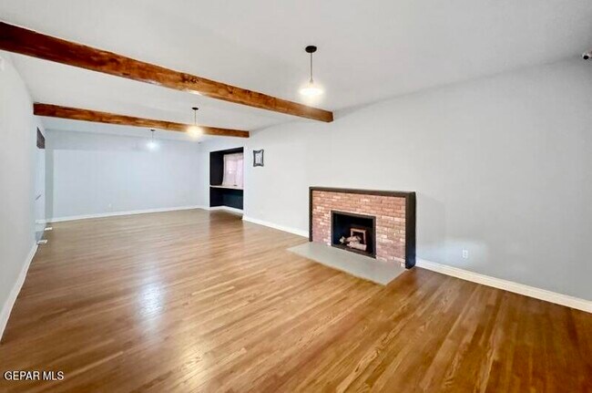 Building Photo - 1305 E Rio Grande Ave